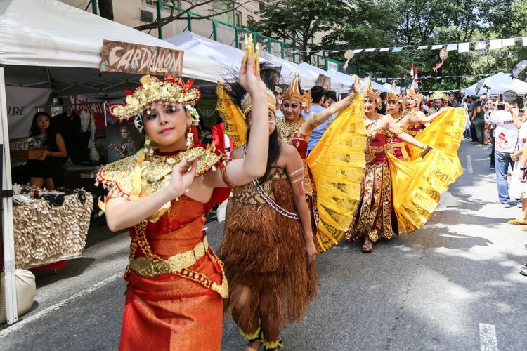 Pagelaran budaya di  Indonesian Street  Festival, tanggal 26 Agustus di Manhattan, New York, Amerika Serikat.  