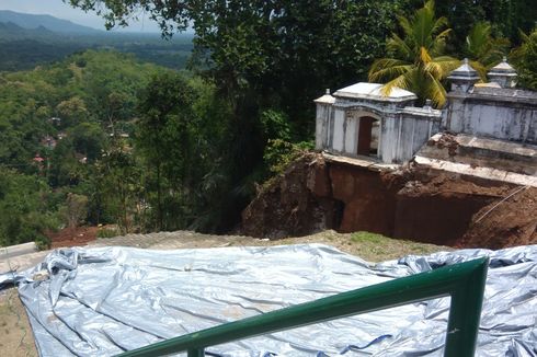 Antisipasi Siklon Veronika, Pemasangan Terpal di Makam Raja di Imogiri Dipercepat 