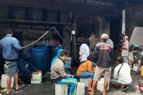 Curhat Warga Solo Mengantre Minyak Goreng Curah di Pasar Gede, Rela Datang Usai Sahur