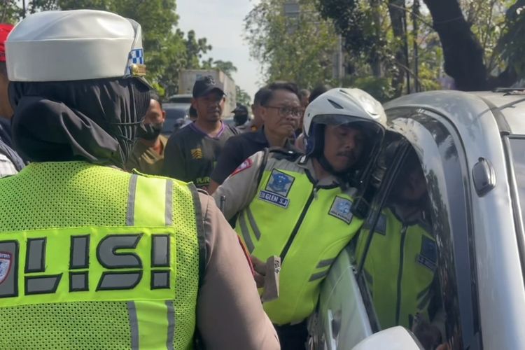 Pengemudi Tewas dalam Mobil di Jakbar, Ditemukan Obat di Dasbor