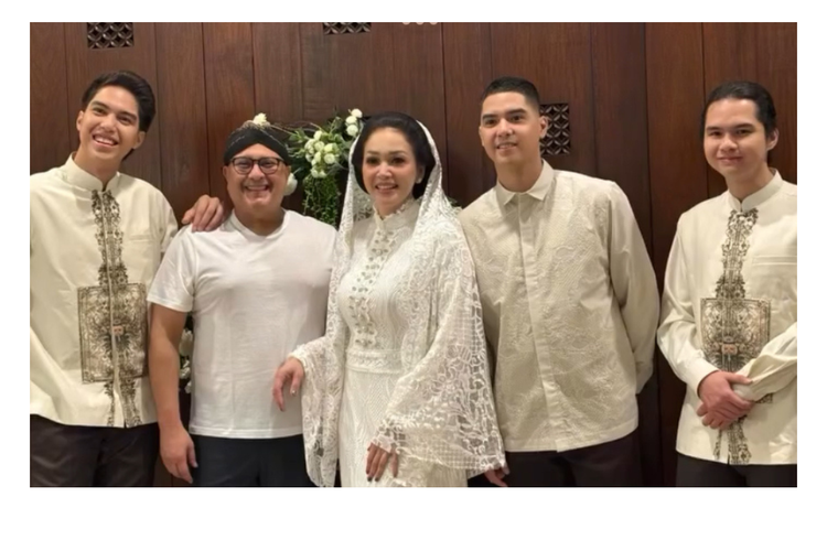 Di acara siraman Al Ghazali, Maia Estianty dan Irwan Mussry tampil serasi bak couple goals. 