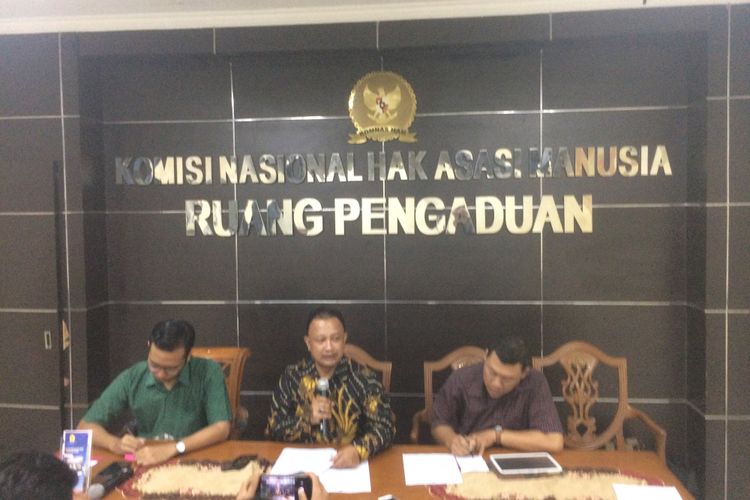 Komisioner Komisi Nasional Hak Asasi Manusia Choirul Anam saat konferensi pers ?Merespons Perpres Pelibatan TNI dalam Pemberantasan Teorisme? di Kantor Komnas HAM, Jakarta, Rabu (5/9/2018).