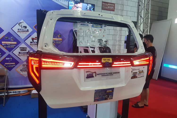 Variasi lampu mobil di IIMS 2024