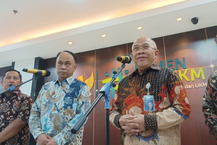 Bertemu Dirut Bulog, Menkop Budi Arie Bahas Kerja Sama Penyaluran Beras 