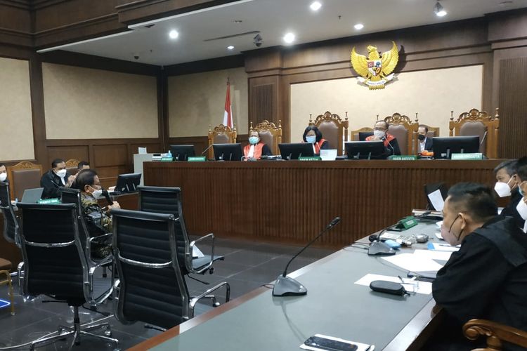 Menteri Agraria dan Tata Ruang/Badan Pertahanan Nasional (ATR/BPN) Sofyan A Djalil dihadirkan sebagai saksi meringankan untuk terdakwa mantan Direktur Utama (Dirut) PT Pelindo II, Richard Joost (RJ) Lino di Pengadilan Pengadilan Tindak Pidana Korupsi (Tipikor), Jakarta, Rabu (3/11/2021)