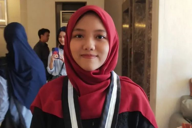 Hasna Nur Aulia menjadi siswa termuda yang lulus Ujian Tertulis Berbasis Komputer Seleksi Nasional Berbasis Tes (UTBK SNBT) 2024 di Universitas Airlangga