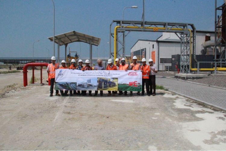 PGN menyalurkan gas bumi perdana (initial gas in) ke Kawasan Industri Java Integrated Industrial and Port Estate (JIIPE) di Gresik, Jawa Timur, Selasa (6/3/2018)