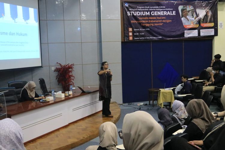 Bivitri Susanti, Dosen STHI Jentera dalam kuliah umum prodi Jurnalistik FDIKOM UIN Syarif Hidayatullah yang digelar pada Selasa, 20 Juni 2023.