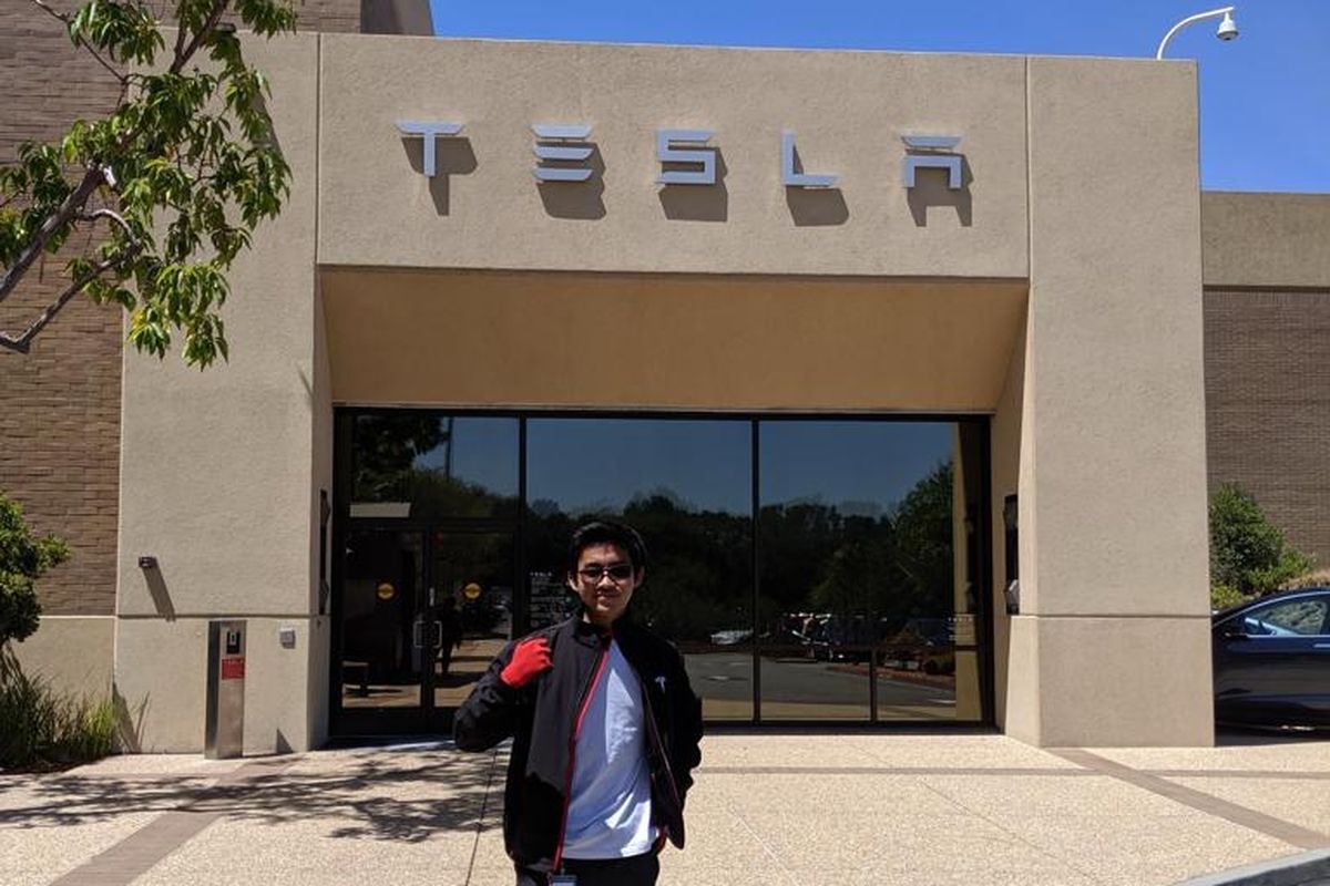 Presiden Direktur Oyika Indonesia Albert Soerjonoto di depan kantor Tesla, Amerika Serikat
