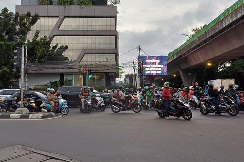 Jam Pulang Kerja, 871 Pelanggaran Lalu Lintas Terjadi di Simpang Santa Jaksel