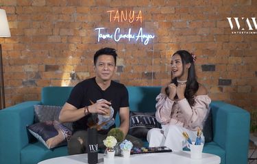 Ariel NOAH dan Anya Geraldine sedang berbincang