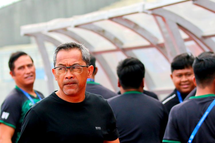 Pelatih Persebaya Surabaya di Liga 1 2022-2023, Aji Santoso.