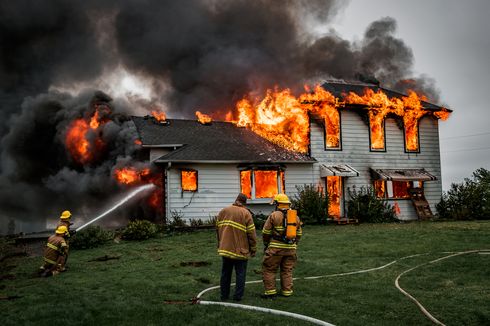 Korsleting, Rumah Dua Lantai di Pasar Rebo Hangus Terbakar Jumat Dini Hari