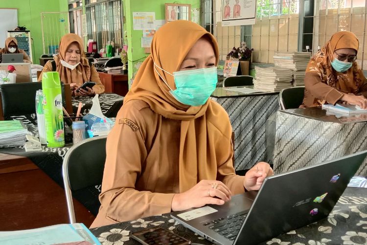 Siswa Purwakarta Belajar dari Rumah, Guru Tetap Masuk Sekolah dan MBG Tetap Diantar