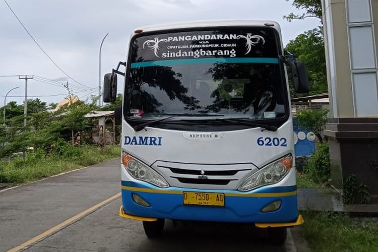 Bus DAMRI untuk layanan angkutan perintis di Sukabumi