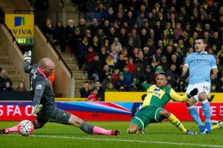 Sergio Aguero cetak satu gol saat Manchester City menang 3-0 atas Norwich di babak ketiga Piala FA, Sabtu (9/1/2016). 