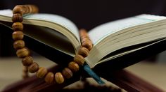 Surat Al Kahfi Lengkap: Arab, Terjemahan, dan Keutamaan Membacanya di Hari Jumat