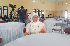 Tak Ingin Ketinggalan Momen, Ibu Ini Jadi Warga Pertama yang Datang Nobar Siraman Erina Gudono