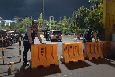 Hari Pertama PPKM Semarang, Petugas Gabungan Mulai Patroli, Tutup Ruas Jalan dan Tertibkan PKL