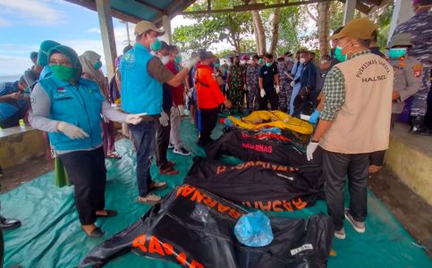 Nine Dead After Ferry Sinks in Indonesia