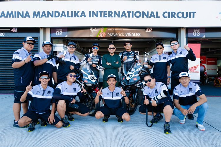 Hasil gemilang MS Glow For Men Racing Team di Mandalika Racing Series Round 2, boyong empat piala di dua kelas