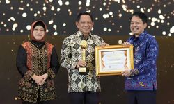 Optimalkan Statistik untuk Kompas Pembangunan Daerah, Kemendagri Raih Penghargaan dari BPS