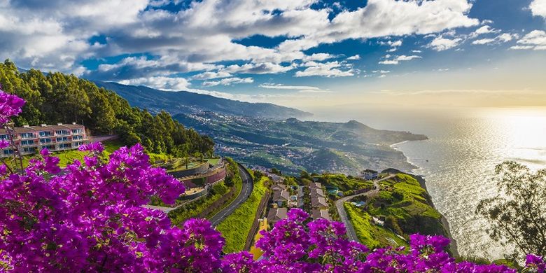 Ilustrasi Portugal - Pemandangan di Kepulauan Madeira (Shutterstock/Balate Dorin).