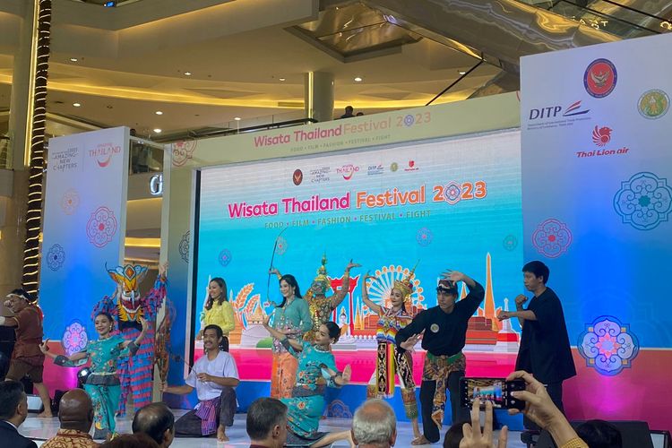 Penampilan budaya Thailand di Festival Wisata Thailand yang digelar di Kota Kasablanka 10-12 Maret 2023. 