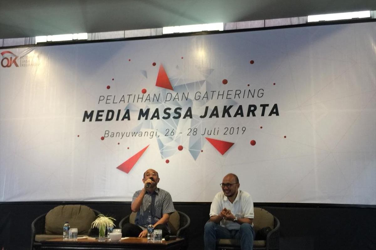 Direktur Lembaga Keuangan Mikro, Suparlan, menjelaskan perkembangan Bank Wakaf Syariah dalam media gathering di Banyuwangi, Sabtu (27/7/2019).