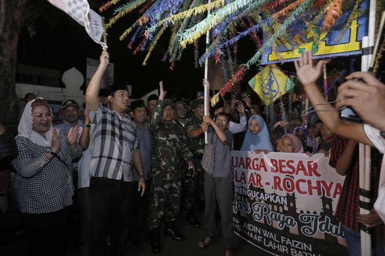 Wali Kota Semarang, Hendrar Prihadi saat melepas arak-arakan peserta Malam Takbiran di Masjid Dawamul Ijtihad, Gajahmungkur, Semarang, Selasa (4/6/2019)