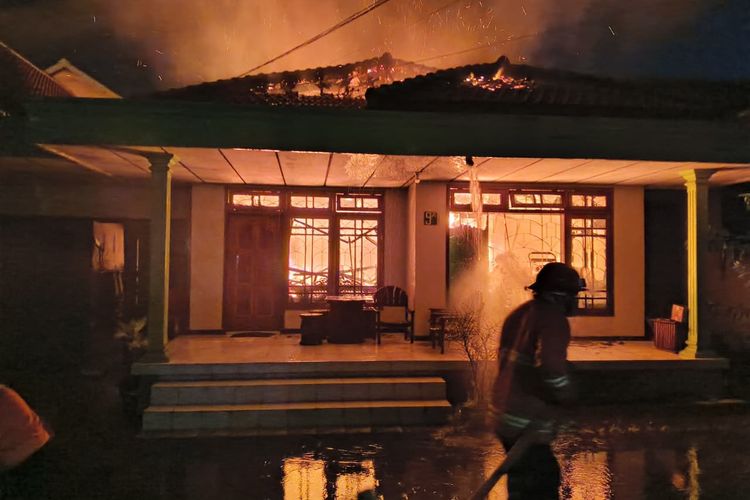 Salon dan Tempat Sewa Baju di Kota Pasuruan Ludes Terbakar, Kerugian Capai Rp 1,2 Miliar