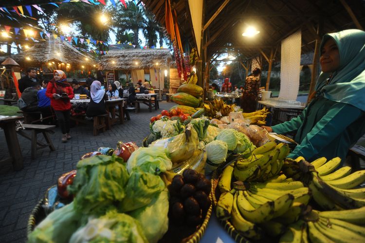 Acara Pasar Malam Tempo Dulu di Taman Indie.