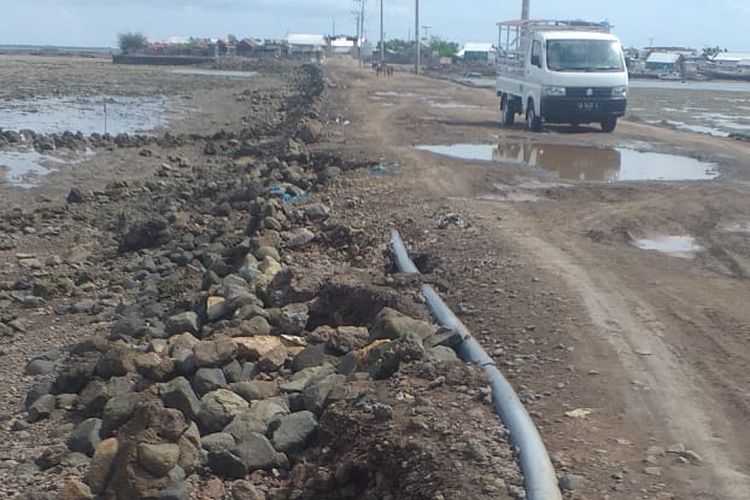 Dampak Abrasi Akses Jalan di Desa Pulau Bungin Terancam Putus