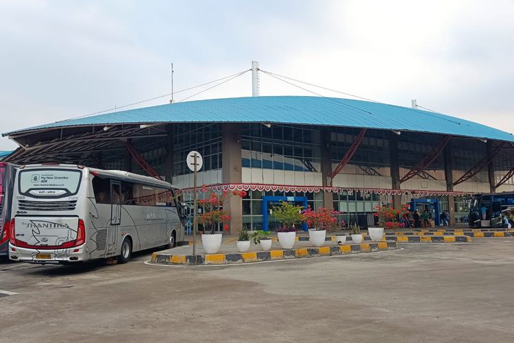 Terminal Terpadu Pulo Gebang, Jakarta Timur, Senin (21/8/2023).