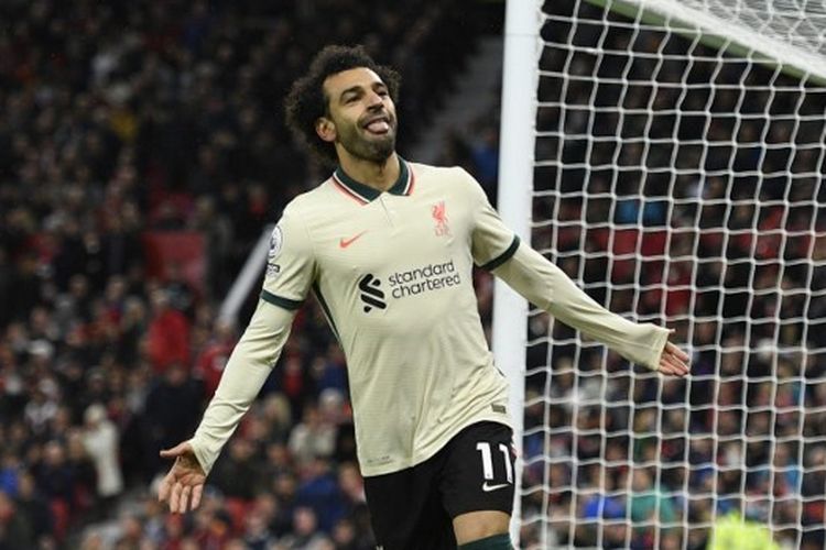 Penyerang sayap Liverpool, Mohamed Salah, berselebrasi usai mencetak gol ke gawang Man United pada pekan kesembilan Liga Inggris 2021-2022. Liverpool akan melawan Manchester United pada laga penutup pekan ketiga Liga Inggris 2022-2023, Senin (22/8/2022) malam waktu setempat atau Selasa dini hari WIB.