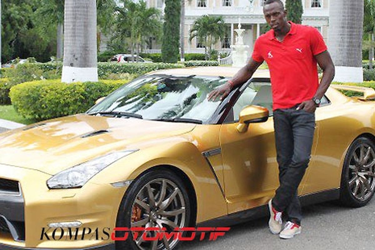 Bolt dengan sedan sport Nissan GT-R yang sudah diubah sesuai keinginannya