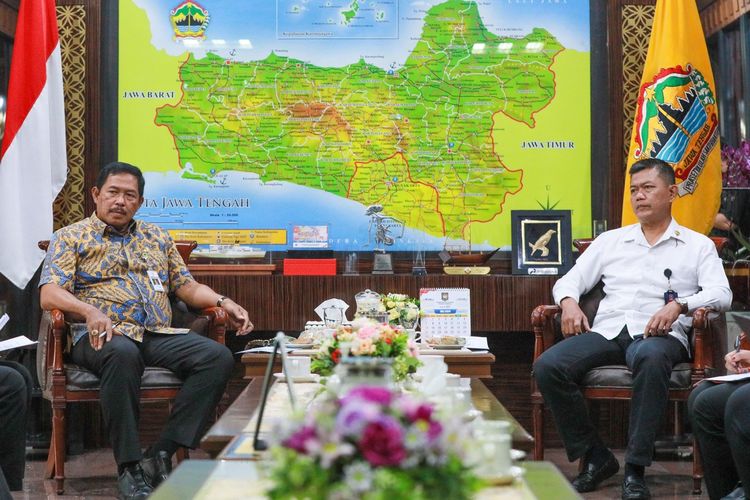 Pj Gubernur Jateng, Nana Sudjana menegaskan sinergi dengan BNPT tersebut saat menerima kunjungan Direktur Perlindungan BNPT Brigjen Pol Imam Margono bersama jajaran Subdit Pemulihan Korban Aksi Terorisme di kantornya, Kamis (4/7/2024).