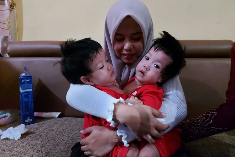 Bayi kembar siam asal Desa Cipada, Kecamatan Cisarua, Kabupaten Bandung Barat (KBB).