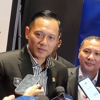 Menteri Koordinator Bidang Infrastruktur dan Pembangunan Kewilayahan Agus Harimurti Yudhoyono (AHY) saat ditemui di Park Hyatt, Jakarta, Kamis (8/5/2025).
