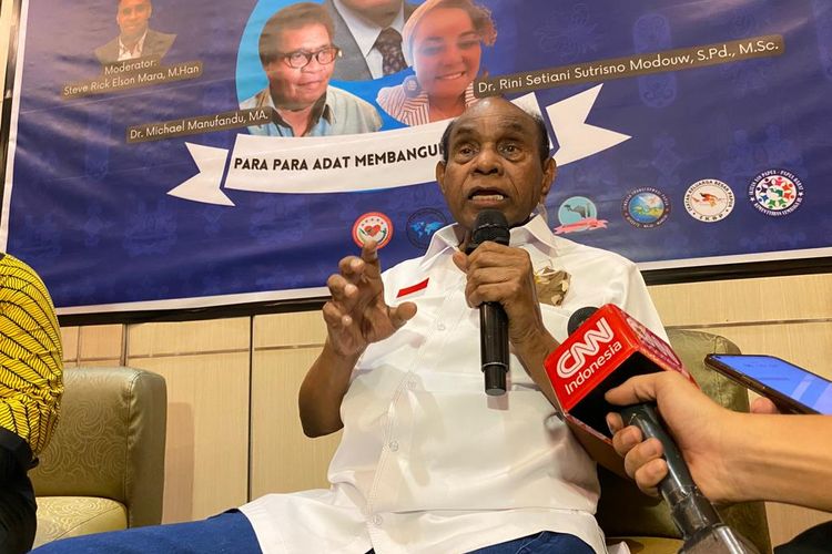 Tokoh Papua Laksamana Madya (Purn) Freddy Numberi di sela-sela acara “Temu Warga Papua 2023” di kawasan Jakarta Pusat, pada Jumat (5/5/2023).