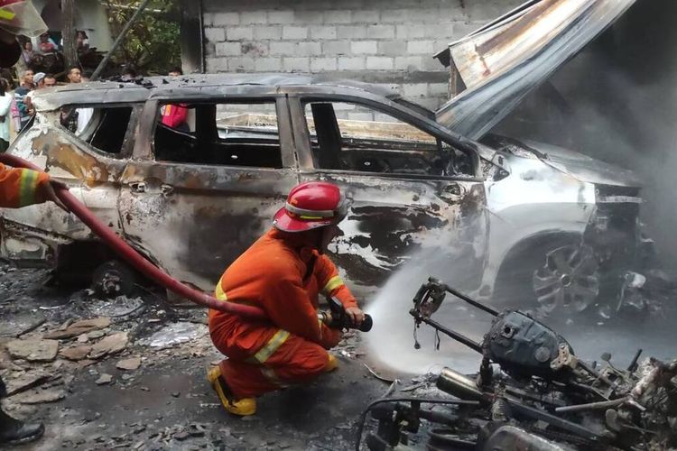 Tiga Unit Mobil Dan Motor Milik Warga Trenggalek Terbakar, Setelah Cek Sound System