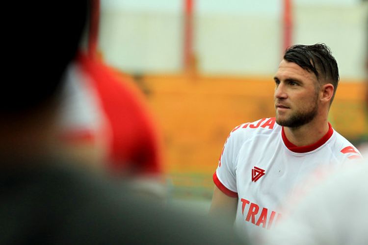 Striker Persija asal Kroasia, Marko Simic, saat mengikuti latihan menjelang laga kontra Madura United pada Suramadu Super Cup 2018 di Stadion Gelora Bangkalan, Madura, Minggu (7/1/2018) sore WIB.