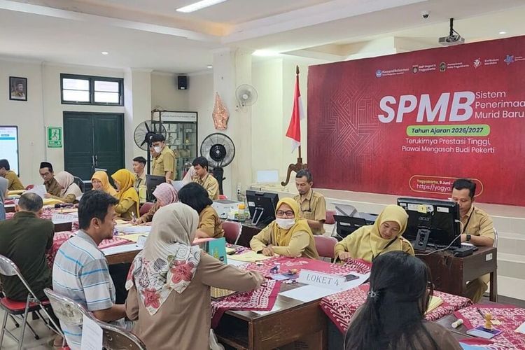 SMPN 5 Yogyakarta Diserbu Pendaftar, Orangtua Rela Datang sejak Pukul 5 Pagi