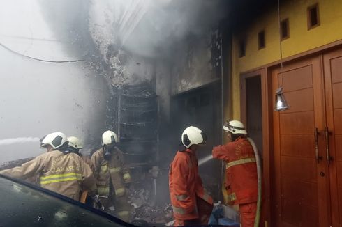 Rumah di Johar Baru Terbakar, Bara Api Muncul dari Dupa yang Tak Dimatikan