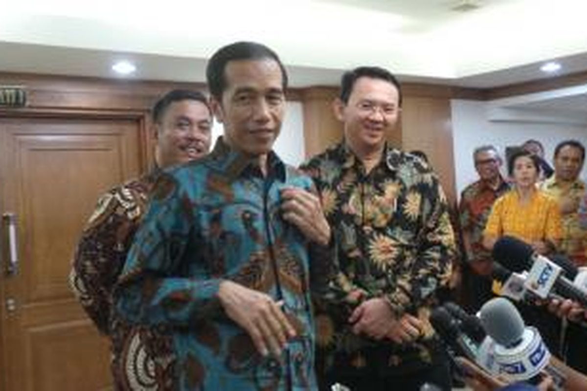 Presiden Terpilih Joko Widodo (kiri) bersama Pelaksana Tugas (Plt) Gubernur DKI Jakarta Basuki Tjahaja Purnama dan Ketua DPRD DKI Jakarta Prasetyo Edi Marsudi, di acara rembug RT/RW, Jakarta, Kamis (16/10/2014).