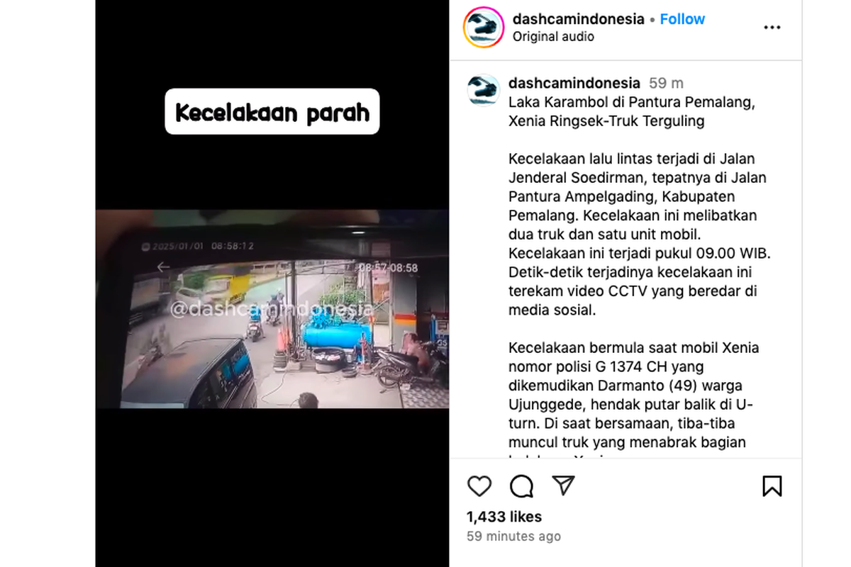 Mobil dijahar truk di Jalur Pantura. Kecelakaan terjadi saat mobil ingin putar balik di jalan ramai.