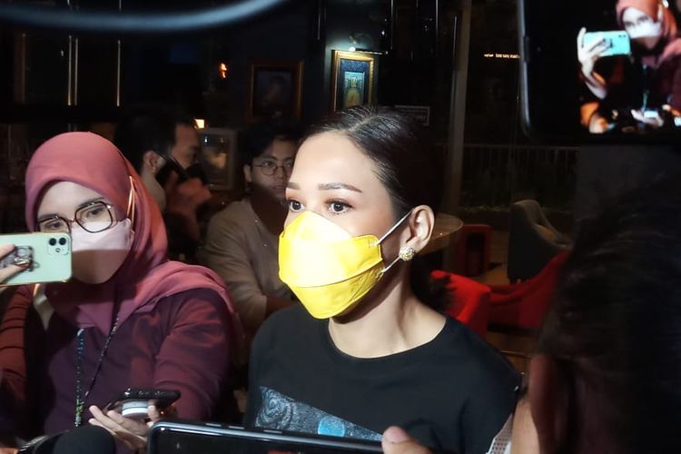 Maia Estianty hadir dalam perilisan Qodir Band saat ditemui di kawasan Kebayoran Baru, Jakarta Selatan, Senin (16/5/2022). 