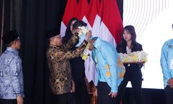 Puncak Peringatan International Migrant Day, Menteri P2MI Lepas 1.035 Pekerja Migran Terampil ke Berbagai Negara