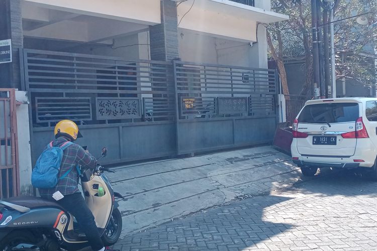 Tempat kos-kosan yang berada di Jalan Dinoyo Permai Timur Nomor 2 Kavling 7, Kota Malang, Jawa Timur dan menjadi lokasi penangkapan seorang pria diduga sebagai pendukung ISIS pada Senin (23/5/2022) sekitar pukul 12.00 WIB.