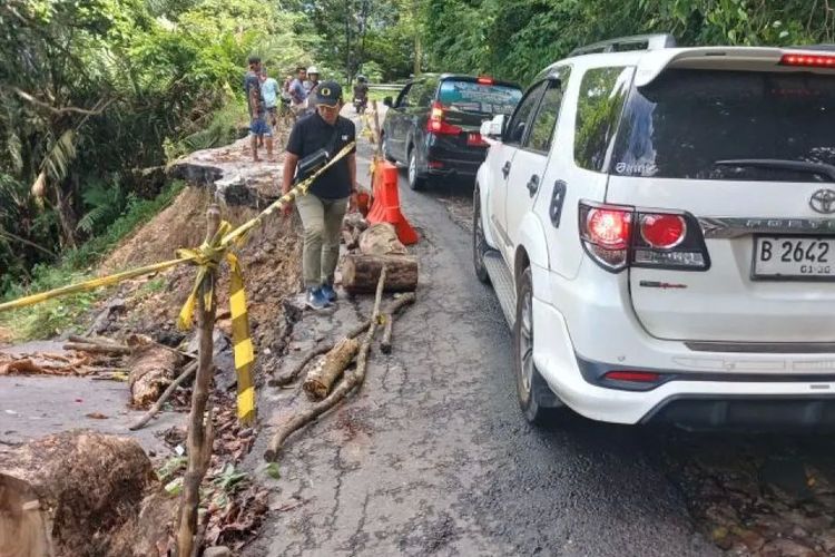 Longsor Kembali Terjadi di Kelok 44, Akses Lubuk Basung–Bukittinggi Rawan Dilalui
